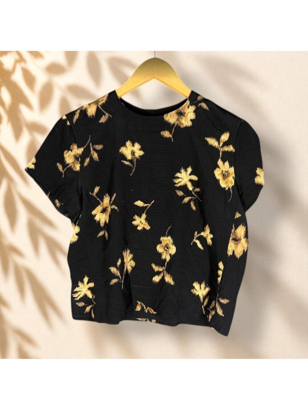 Jones New York Blouse Women 8 Black Floral Silk Short Sleeve Round Neck Button